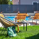 Dolcea - Elegant Und Stilvoll Mit Pool By Interhome