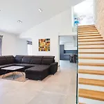 Dolcea - Elegant Und Stilvoll Mit Pool By Interhome Kaštel
