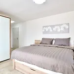 Semesterbostad Dolcea - Elegant Und Stilvoll Mit Pool By Interhome *