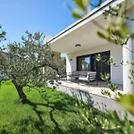 Semesterbostad Dolcea - Elegant Und Stilvoll Mit Pool By Interhome