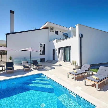 Vakantiehuis Dolcea - Elegant Und Stilvoll Mit Pool By Interhome Kaštel