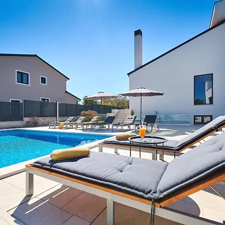 Dolcea - Elegant Und Stilvoll Mit Pool By Interhome Kaštel