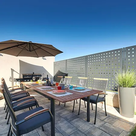 Dolcea - Elegant Und Stilvoll Mit Pool By Interhome Kaštel