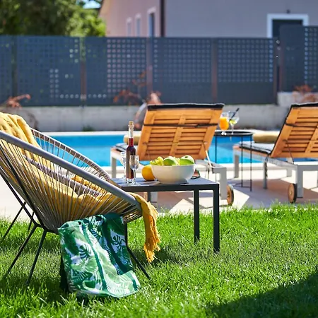 Dolcea - Elegant Und Stilvoll Mit Pool By Interhome