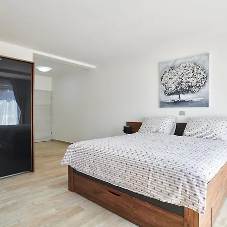 بيت للعطل Dolcea - Elegant Und Stilvoll Mit Pool By Interhome