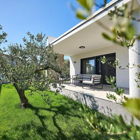 بيت للعطل Dolcea - Elegant Und Stilvoll Mit Pool By Interhome