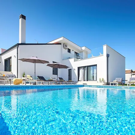 Vakantiehuis Dolcea - Elegant Und Stilvoll Mit Pool By Interhome Kaštel