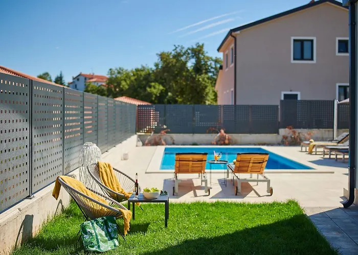 Dolcea - Elegant Und Stilvoll Mit Pool By Interhome *