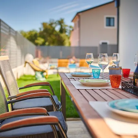 Dolcea - Elegant Und Stilvoll Mit Pool By Interhome Semesterbostad *