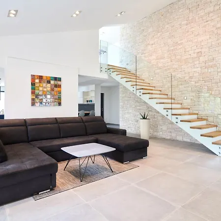 Semesterbostad Dolcea - Elegant Und Stilvoll Mit Pool By Interhome