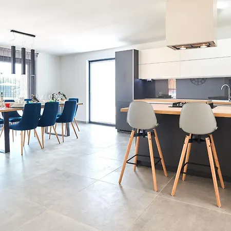 Semesterbostad Dolcea - Elegant Und Stilvoll Mit Pool By Interhome Kaštel